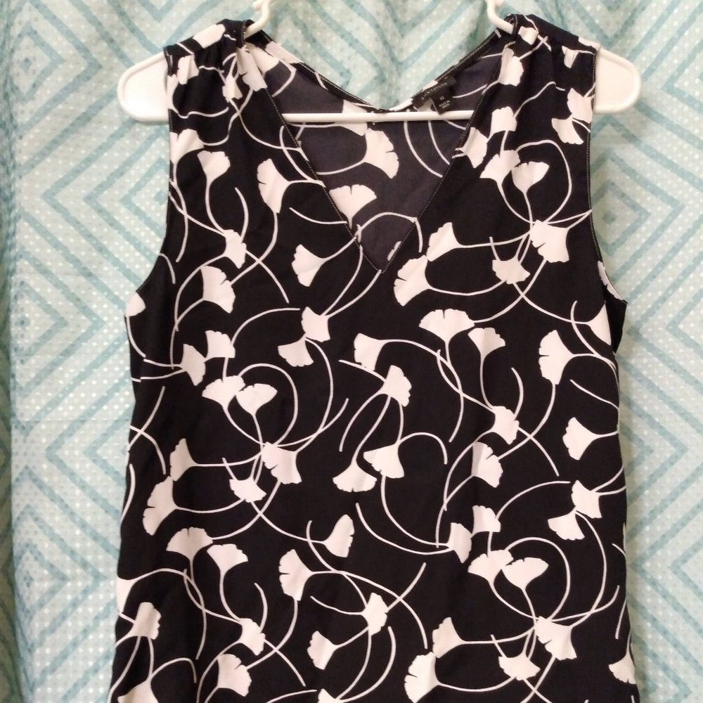 Ann Taylor Black and White Floral V-neck Top